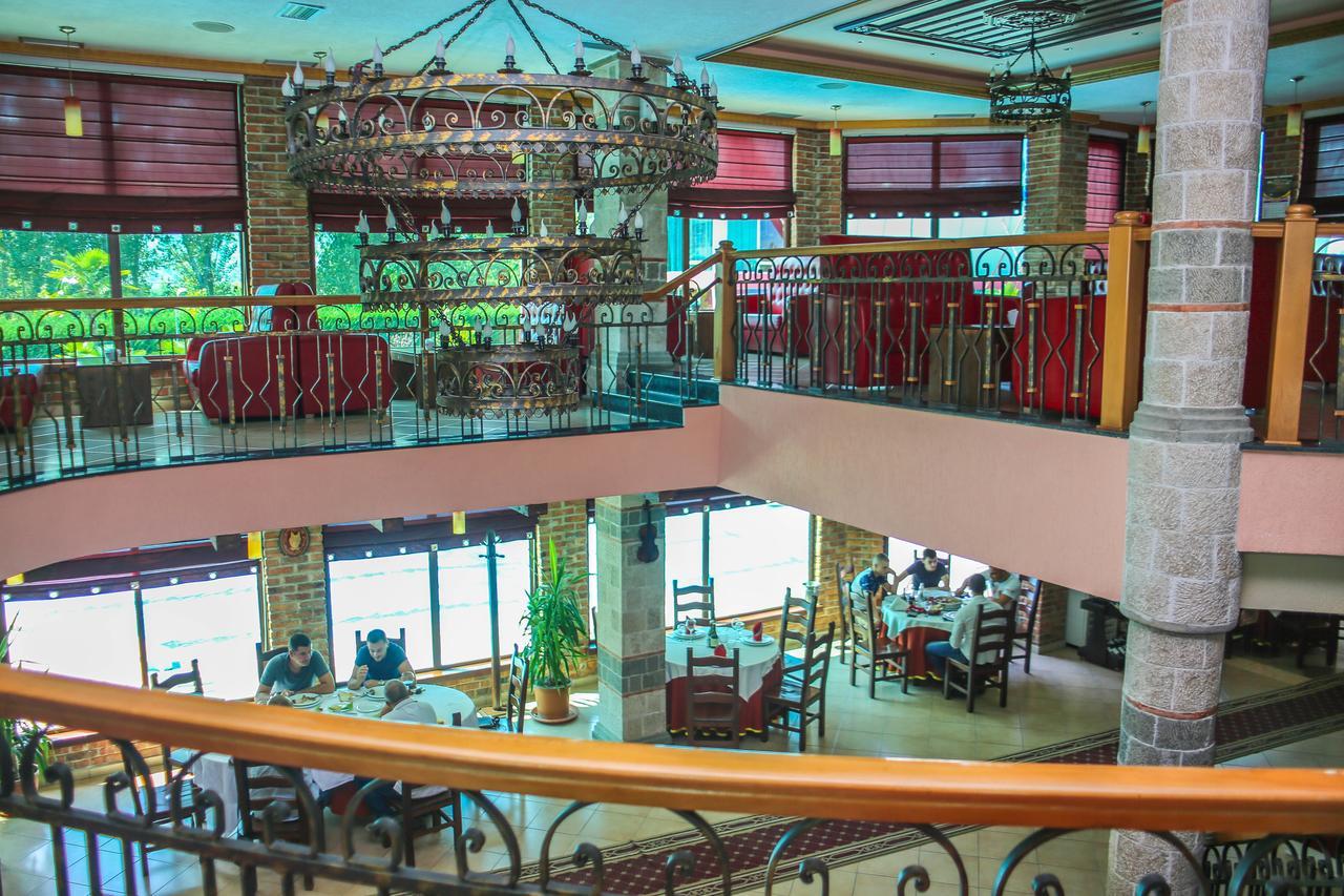 Hotel Vila Aeroport Rinas Exterior photo